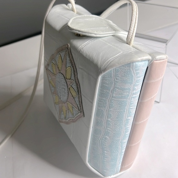 Ande White Structured Box Bag With Croc Appliqué Crossbody Strap - Picture 6 of 12